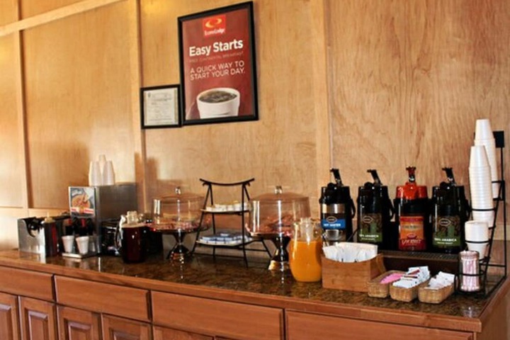 Breakfast/Coffee Service 28 of 34