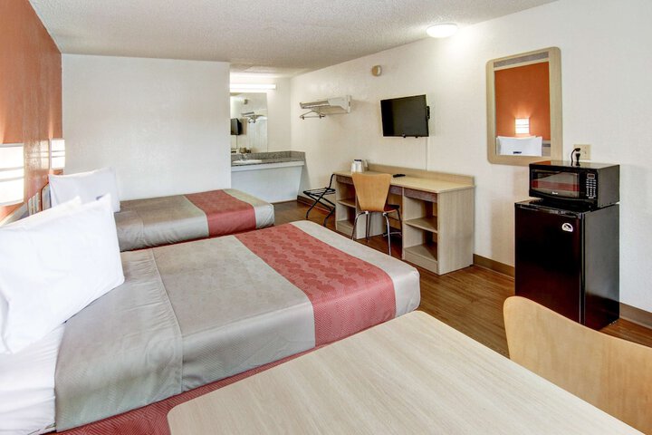 2 Double Beds (9 of 12)
