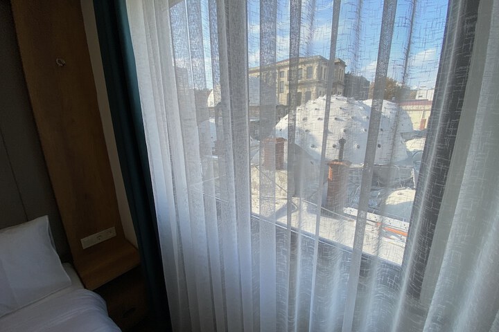 Room 11 of 19
