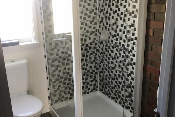 Room 11 of 16