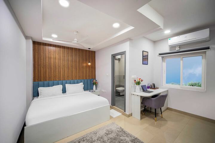 Room 12 of 27