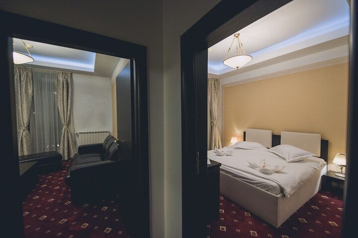 Room 7 of 66