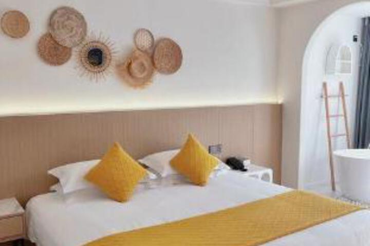 Room 7 of 9