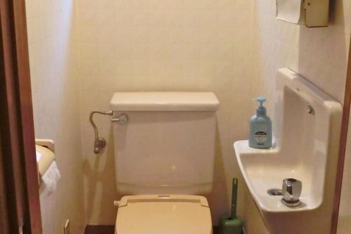 Room 11 of 25