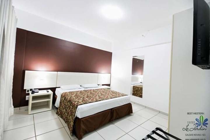 Room 10 of 33