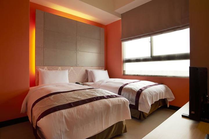 Room 12 of 29