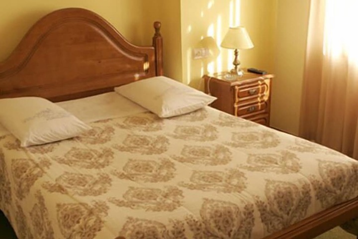 Room 12 of 32