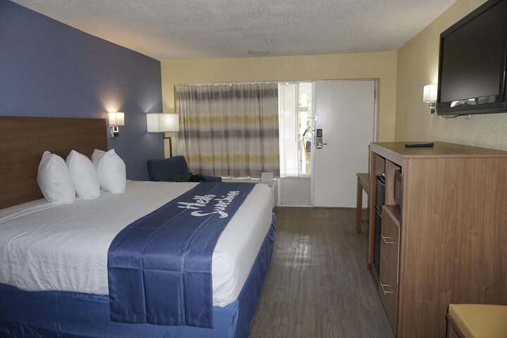 1 King Bed (14 of 21)