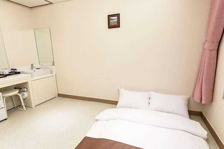 Room 19 of 43