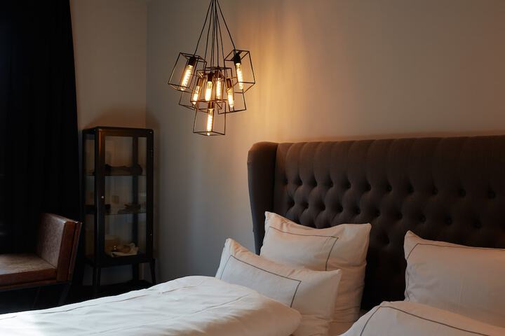 Room 9 of 33