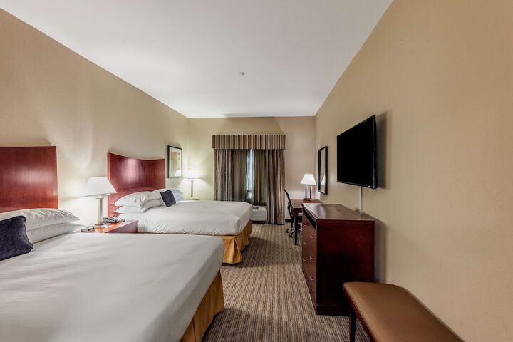 2 Queen Beds (6 of 9)