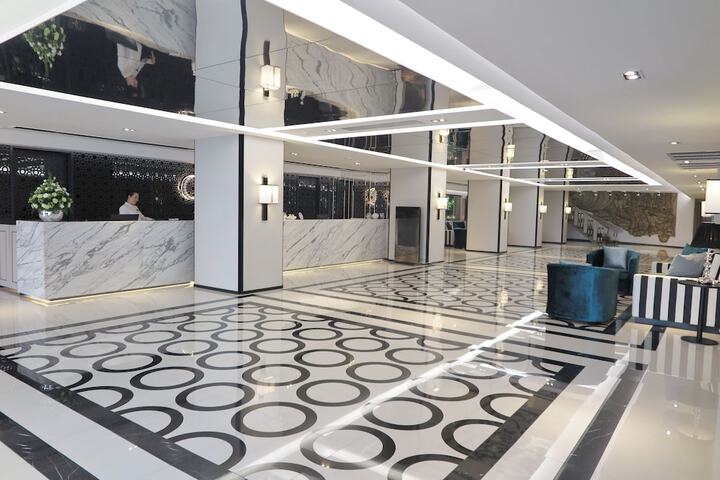 Hotel 2 of 70