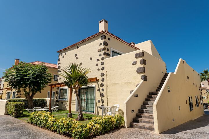 Hotel Exterior 98 of 113