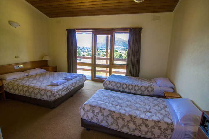 Room 3 of 89