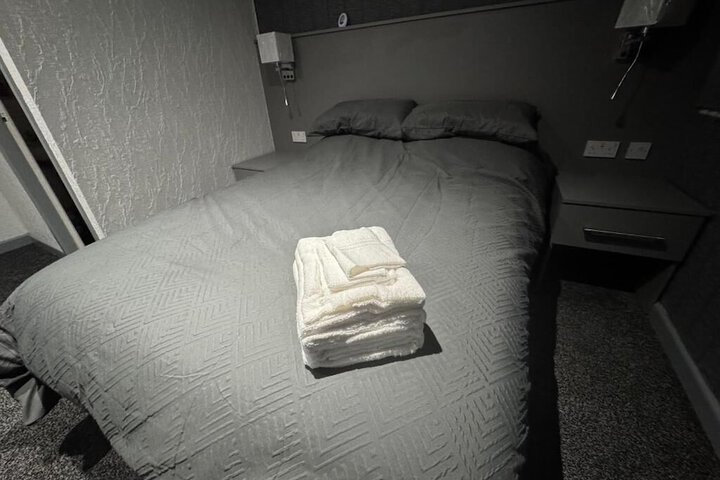 Room 8 of 14