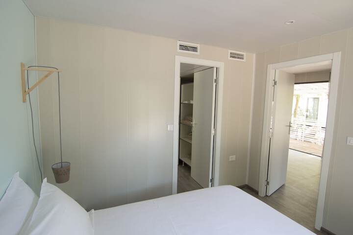 Room 6 of 33