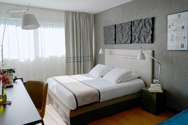 Room 21 of 48