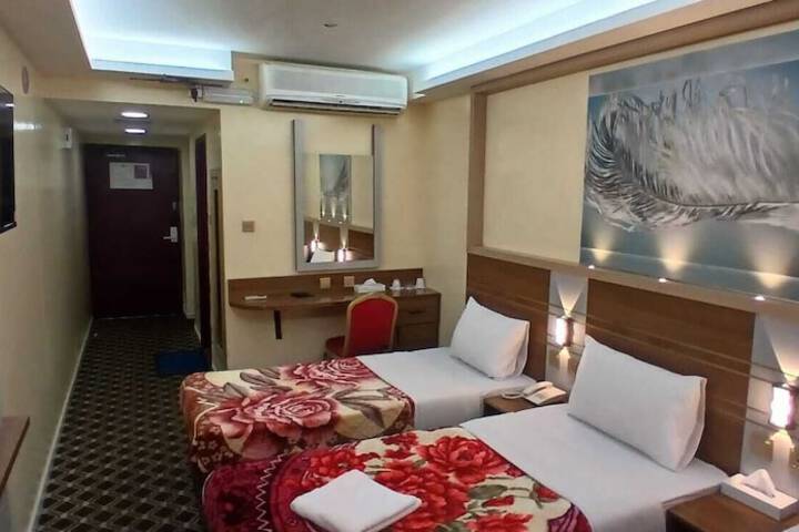 Room 9 of 25