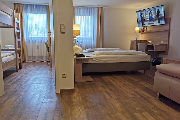 Room 28 of 76