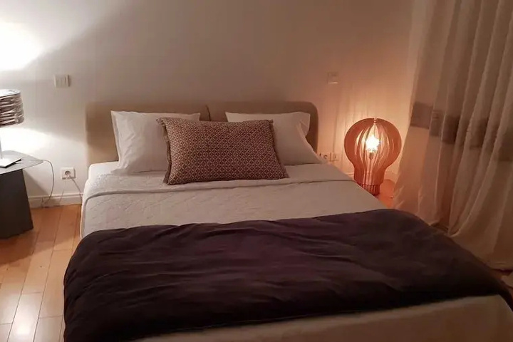 Room 2 of 9