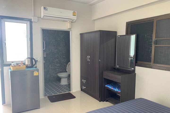Room 8 of 16