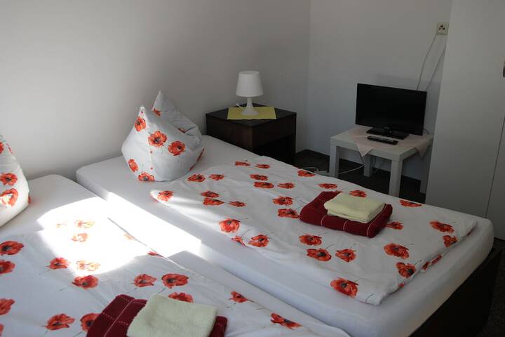 Room 7 of 32