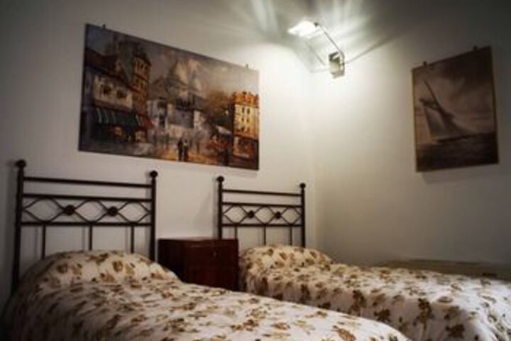 Room 8 of 27
