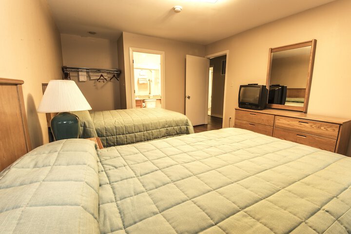 Room 2 of 82