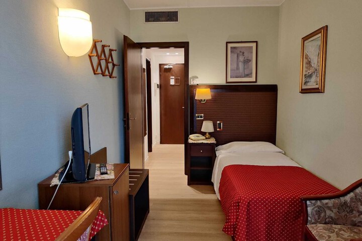 Room 22 of 93
