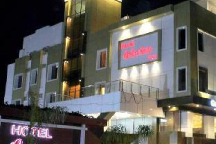 Exterior of Hotel Gulmohar Inn