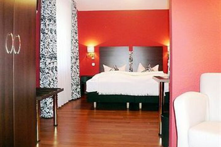 Room 4 of 19