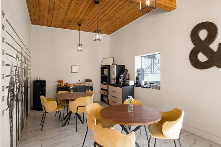 Breakfast area