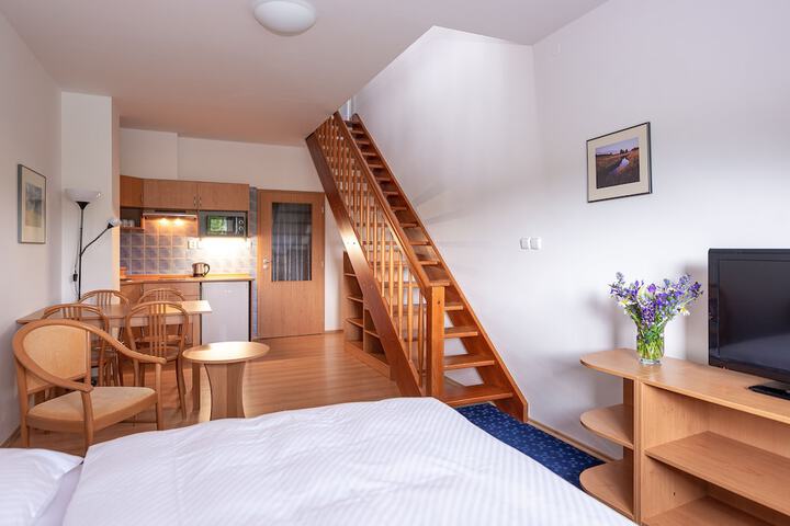 Room 2 of 65