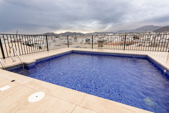 Pool 17 of 34
