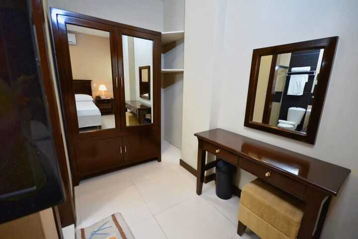Room 21 of 42