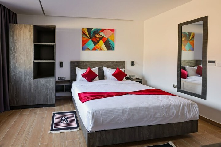 Room 14 of 25