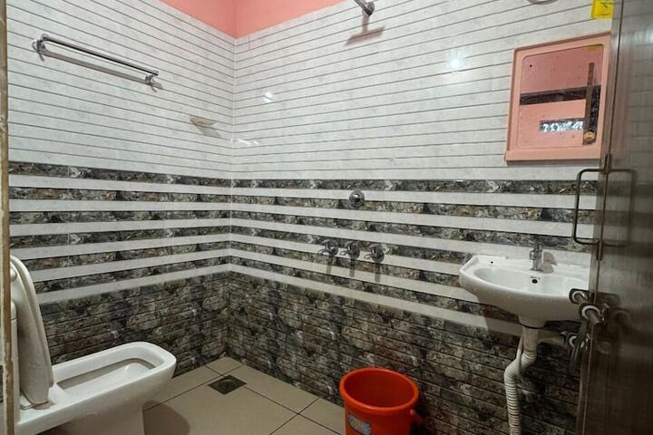 Room 6 of 7