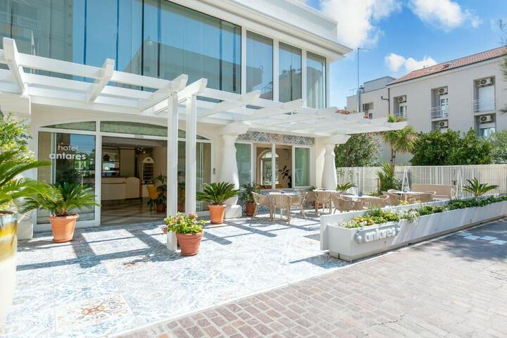 Hotel Antares