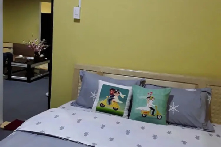 Room 2 of 2