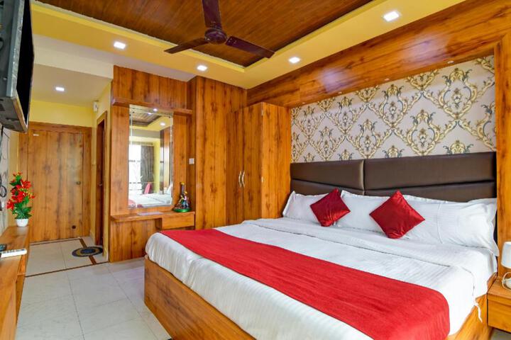 Hotel Ashray
