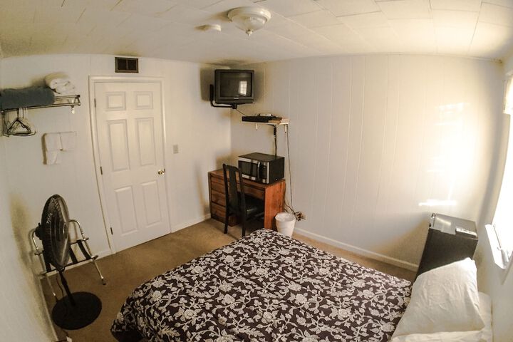 Room 8 of 17