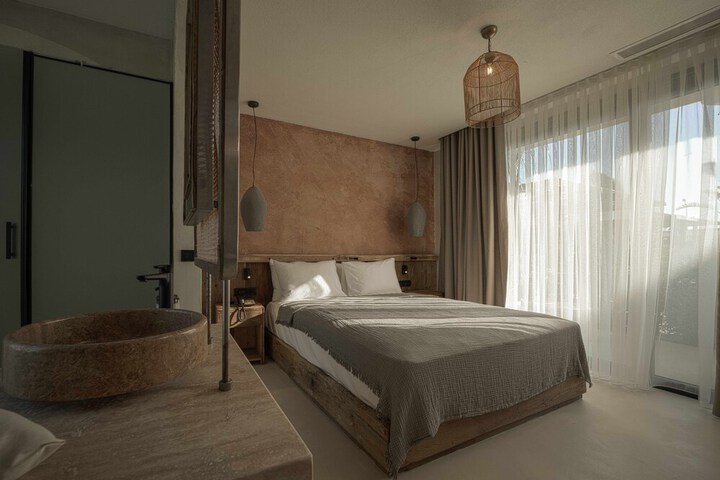 Room 15 of 84
