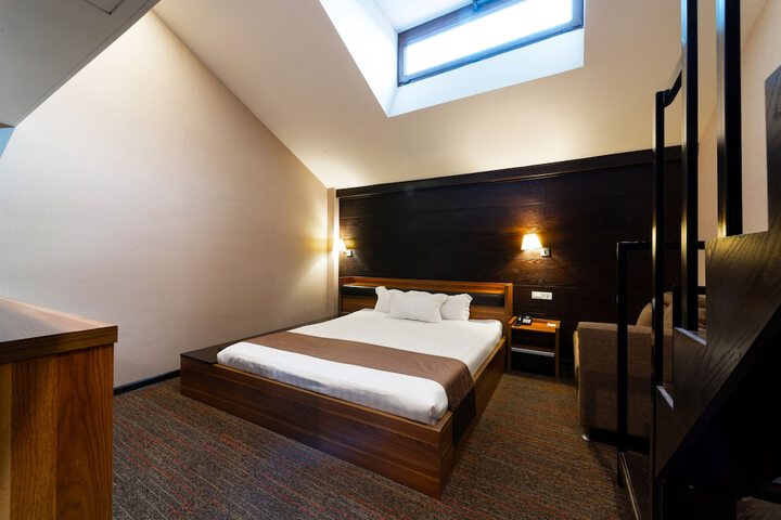 Room 9 of 41