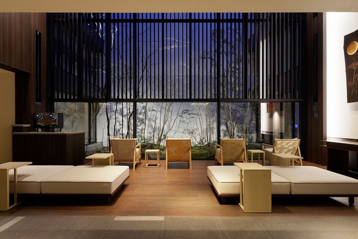 Entrance & Lobby
