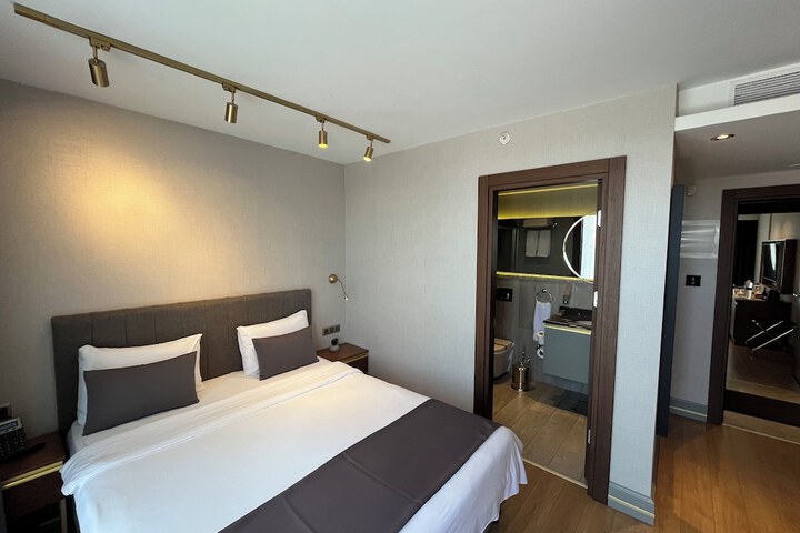 Room 76 of 129