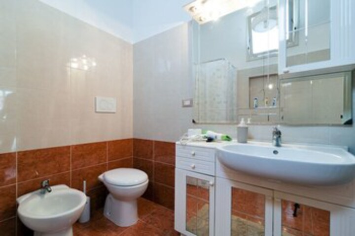 Room 4 of 27