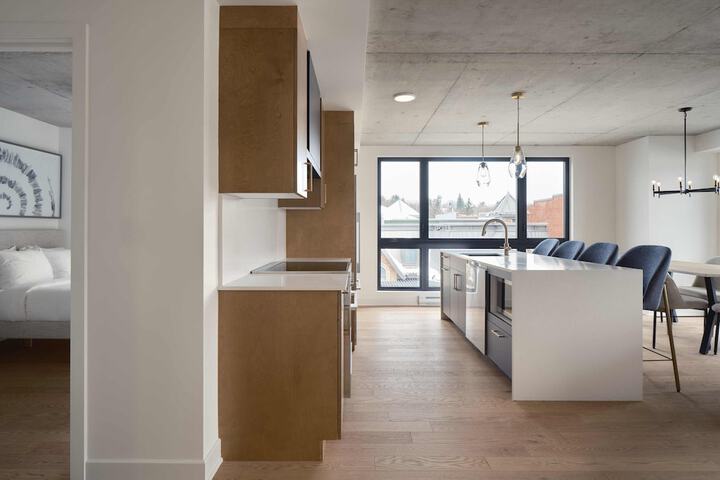 209 2nd Floor Studio Murphy Queen Bed with Balcony (49 of 95)
