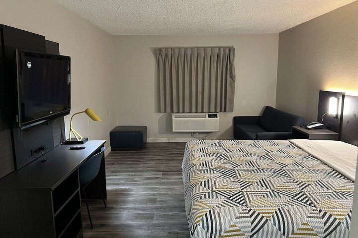 Room 33 of 84