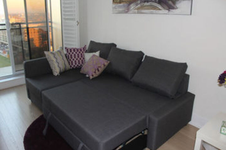 Room 10 of 12