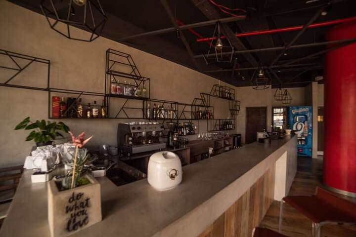 Lounge 62 of 85
